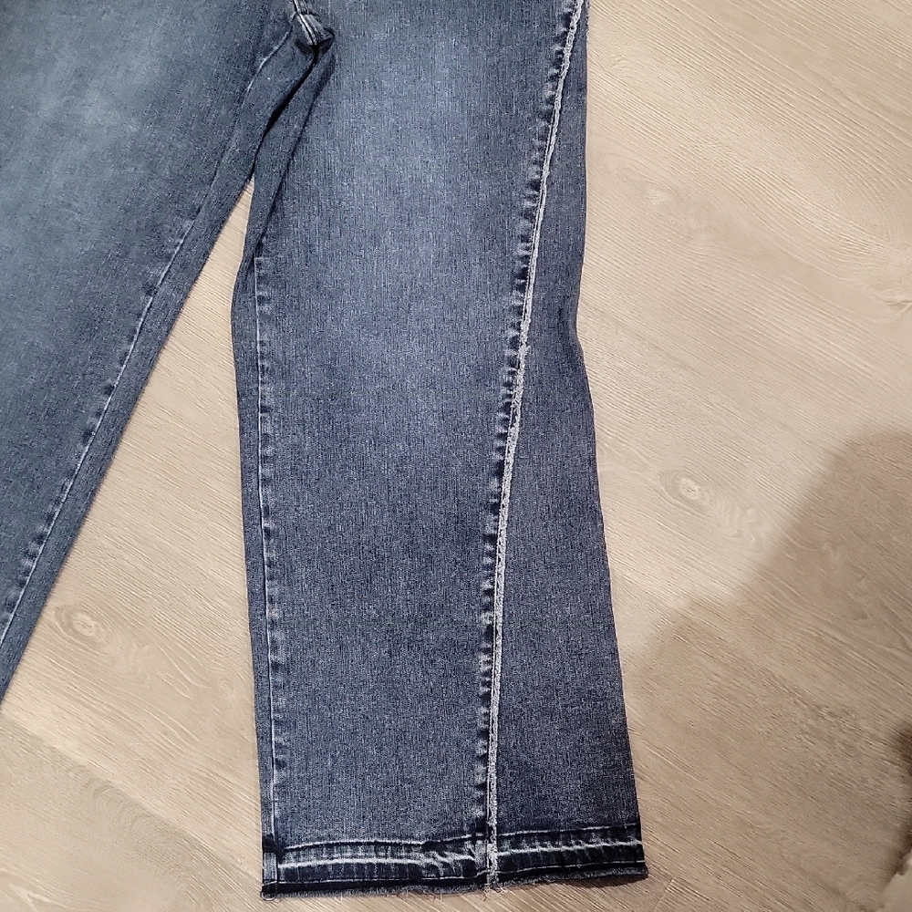 Classic Blue Women's Jeans - Picture 4 of 12